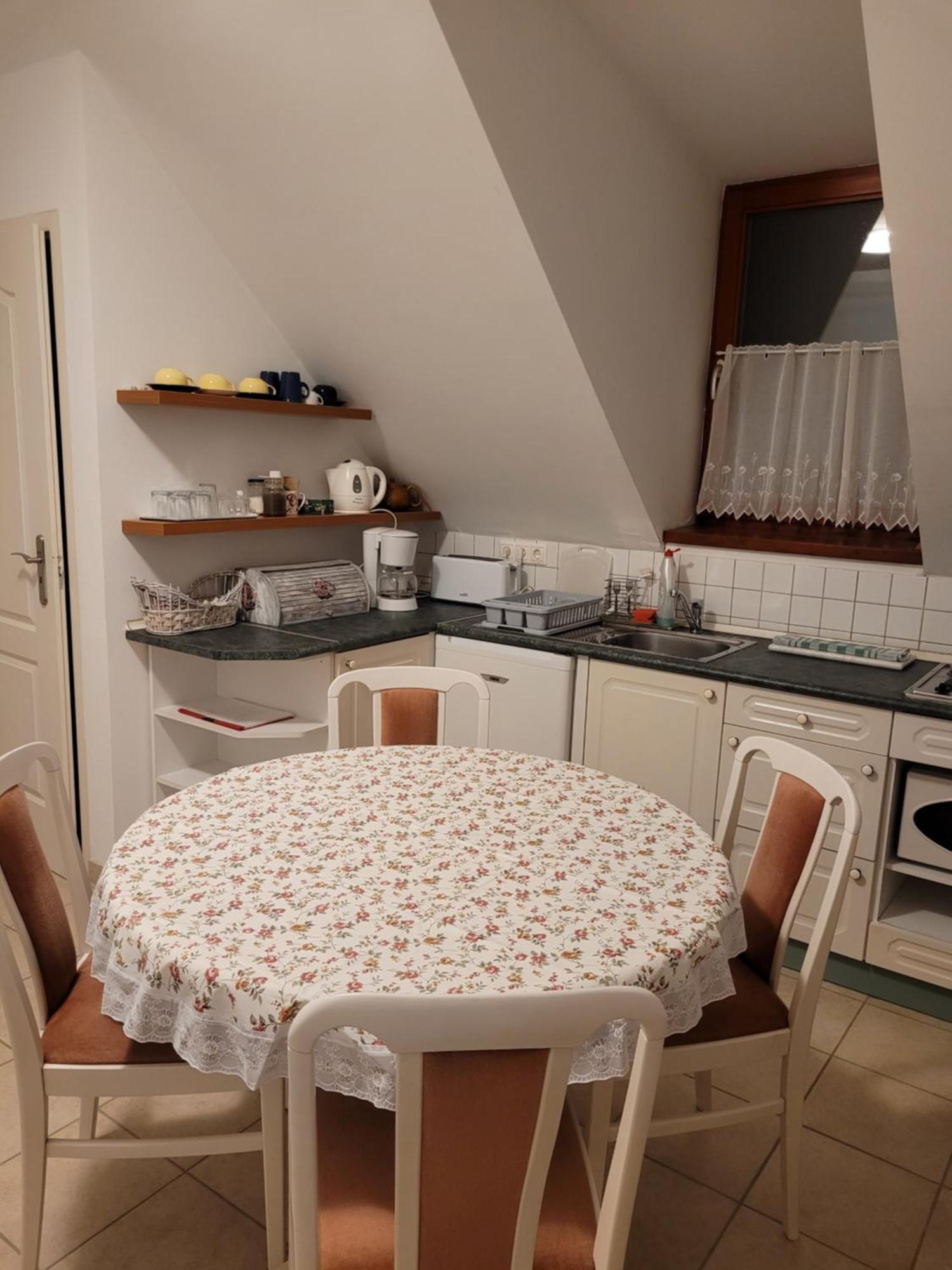 Totvar Lovas Szallashely Kovagotottos Exteriör bild